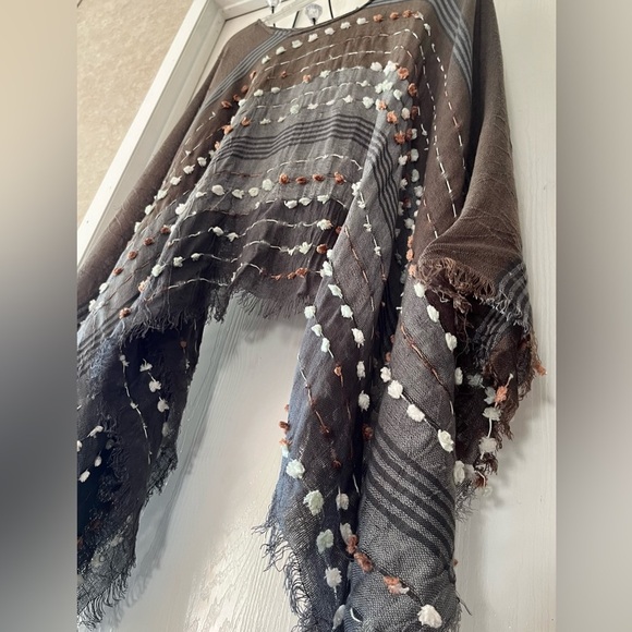 Demdaco Puff Textured Poncho - Picture 4 of 8